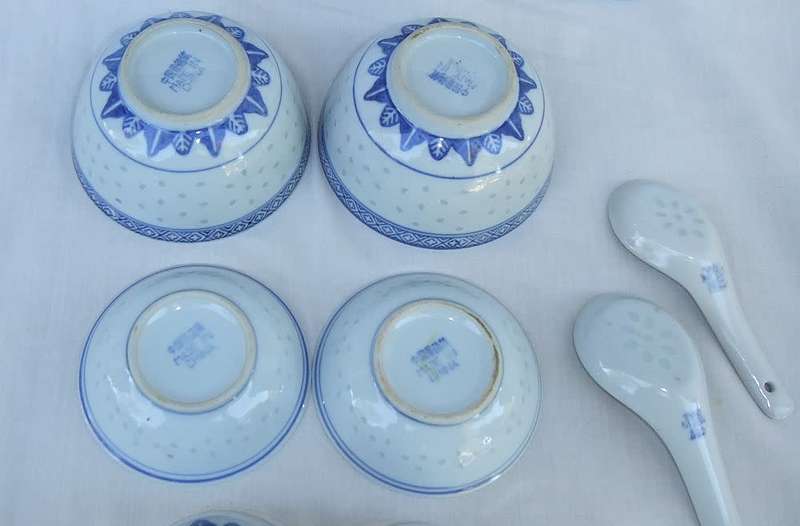 Ten pieces of vintage Chinese porcelain with dragon motif - Bid for the lot