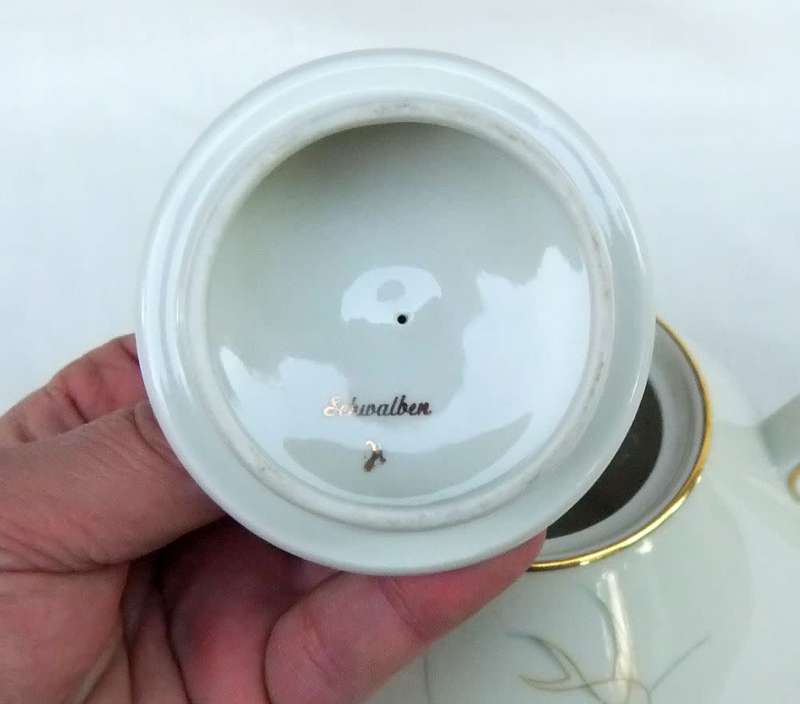 A stunning German porcelain teapot by Alka Bavaria in the Swallows pattern