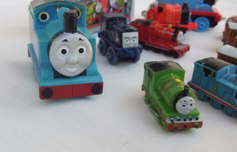 An adorable lot of Thomas the tank engine & friends models plus complete puzzle - Bid for the lot