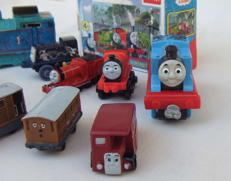 An adorable lot of Thomas the tank engine & friends models plus complete puzzle - Bid for the lot