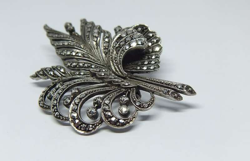 A magnificent vintage solid sterling silver leaf form brooch filled with marcasite