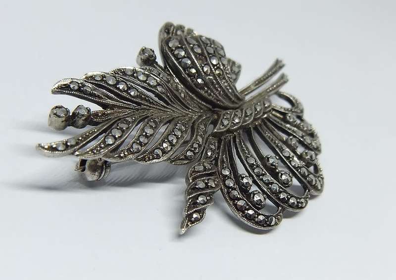 A magnificent vintage solid sterling silver leaf form brooch filled with marcasite