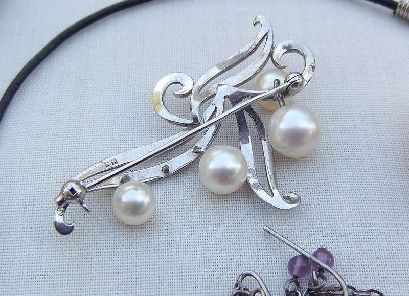 A joblot of vintage jewelry items , accessories and spare parts - Bid for the lot !!
