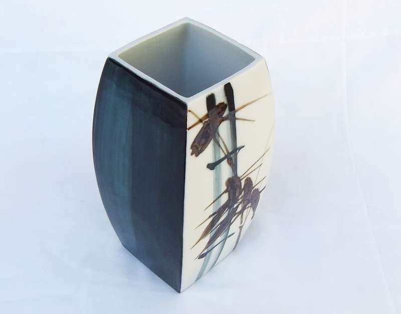 An absolutely gorgeous signed hand painted Chinese porcelain vase in excellent condition
