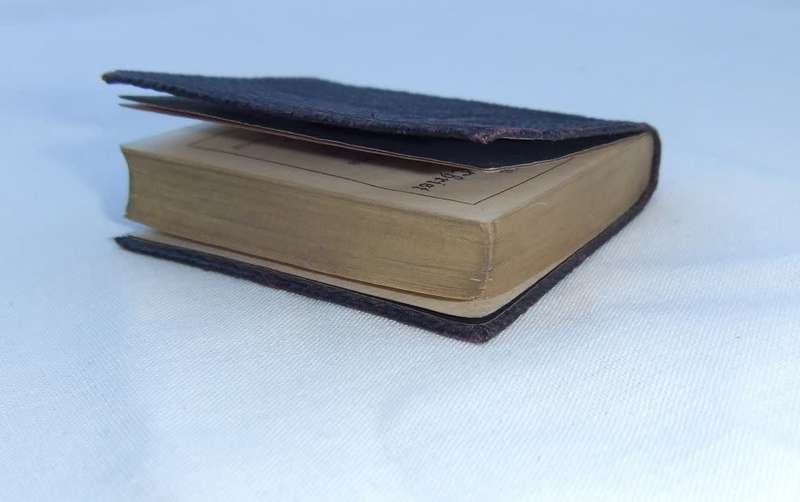 Extremely rare - An 1895 miniature book - Imitation of Christ