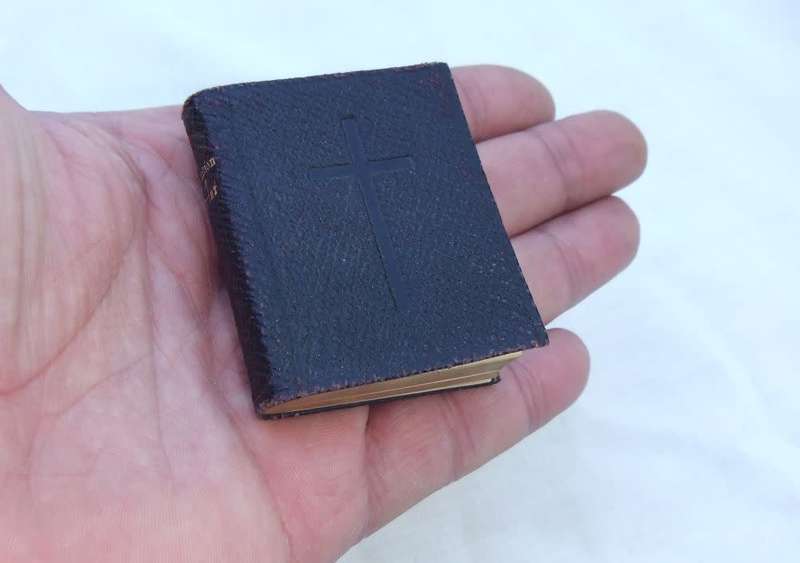 Extremely rare - An 1895 miniature book - Imitation of Christ