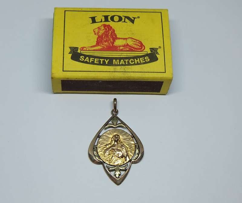 A beautiful Art Nouveau period look religious pendant / medallion