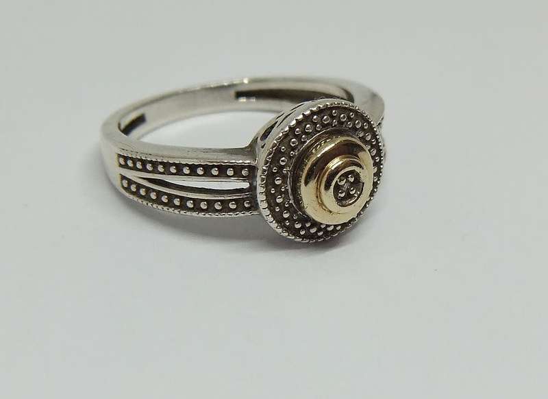 A gorgeous genuine sterling silver ring with gold accent and tiny faceted inset