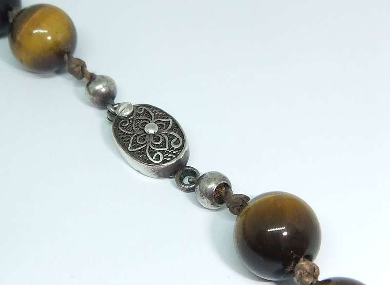 A rarely seen vintage genuine Tigers Eye gemstone orb necklace with a beautiful silver clasp