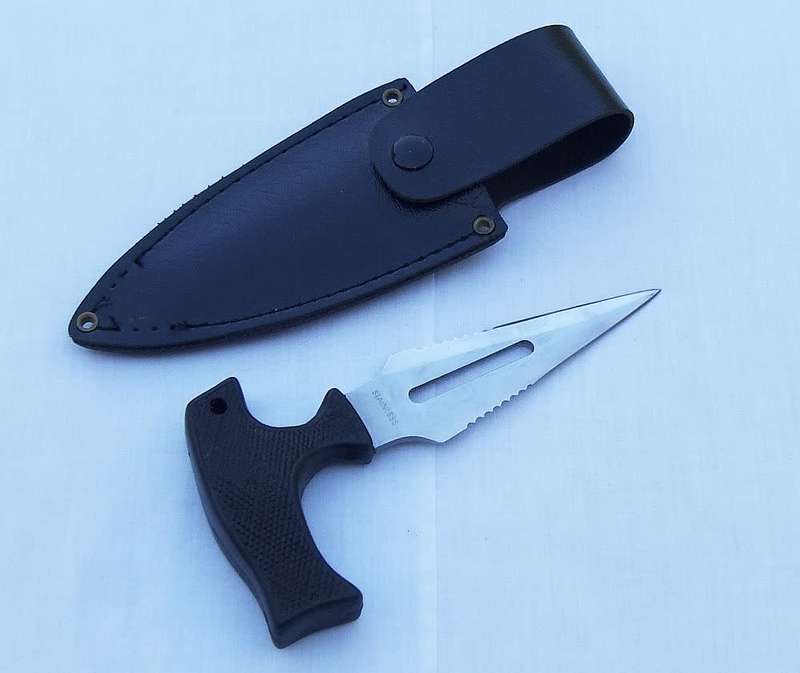 A totally cool D.O.W fist or push dagger - sharp - with sheath / pouch - hardly used