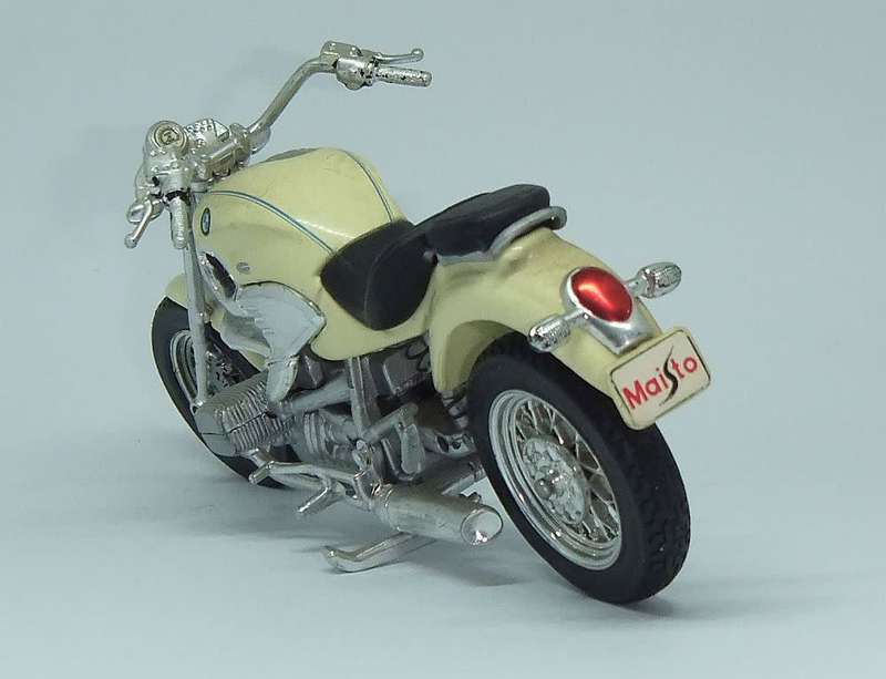 A classy detailed 1:24 scale die cast metal model of the BMW R1200C motorcycle