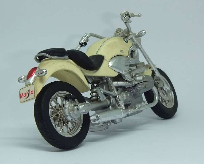 A classy detailed 1:24 scale die cast metal model of the BMW R1200C motorcycle