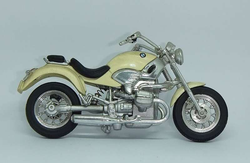 A classy detailed 1:24 scale die cast metal model of the BMW R1200C motorcycle
