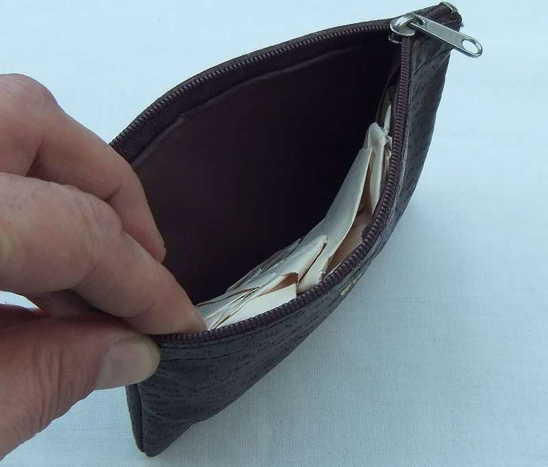 Never used !! A vintage genuine leather tobacco pouch / coin purse - New old stock
