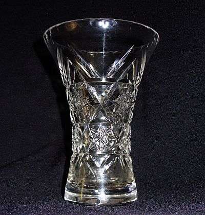 A GORGEOUS CRYSTAL VASE - WOW !!!!