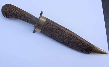 WOW !!! LOOK AT THE DETAIL ON THIS !!!! DAGGER WITH CARVED WOOD HANDLE AND CASING - AMAZING !