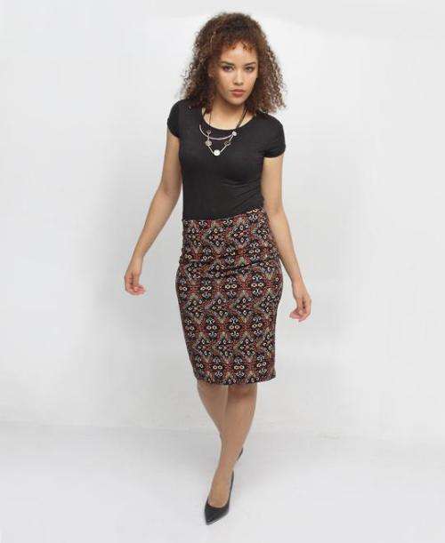 GORGEOUS PENCIL SKIRT - SIZE LARGE