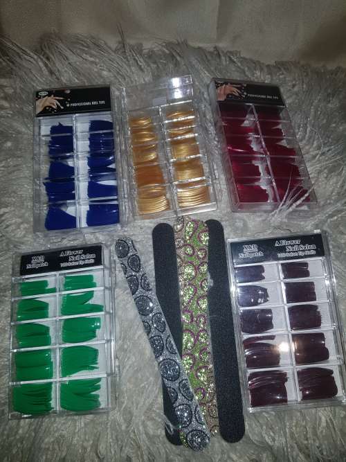 500 SALON NAIL TIPS + 5 NAIL FILES!! 1 BID FOR ALL!