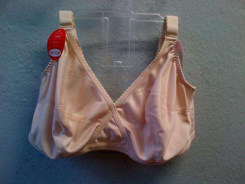 TRIUMPH CROSS YOUR HEART BRA - SIZE 42DD
