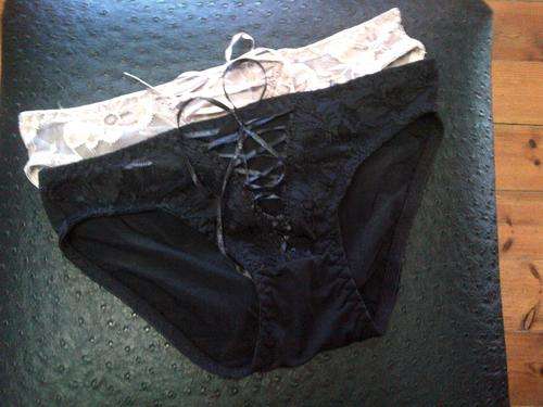 LATE ENTRY!! SEXY 2 PACK PANTIES WITH RIBBON & LACE DETAIL - SIZE M