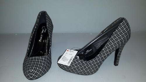 LATE ENTRY!!! BRAND NEW!!! GORGEOUS FREE2BU HEELS - SIZE 5