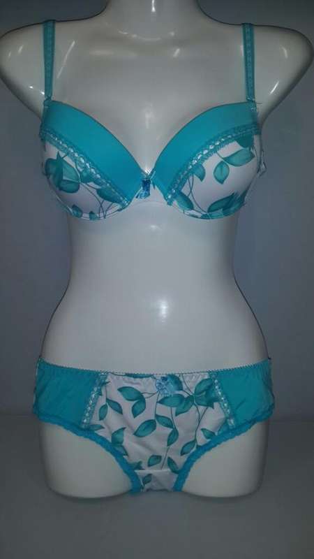 LATE ENTRY!!!! GORGEOUS FLORAL SET - SIZE 34B