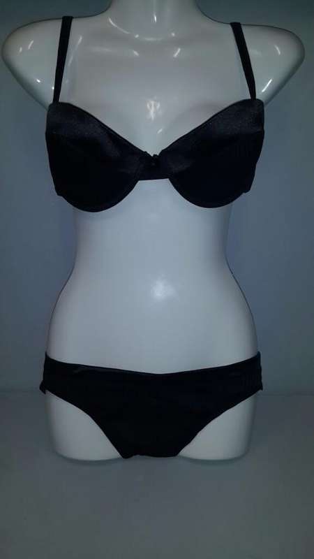 STUNNING BLACK BRA SET
