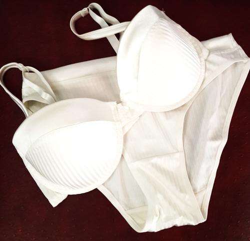 LATE ENTRY!!!! GORGEOUS WHITE BRA SET