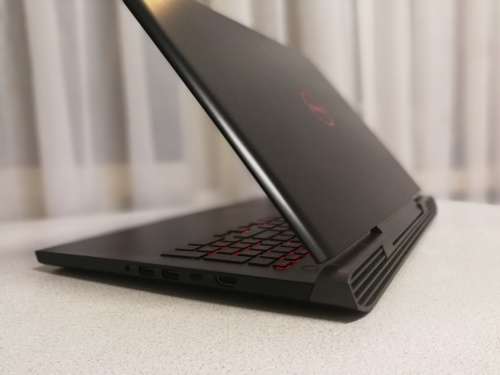 Dell Inspiron 7577 7th GEN ***Gaming Monster ***i7 7700hq**GTX 1060 6gig Edition**16gig DDR4**SSD