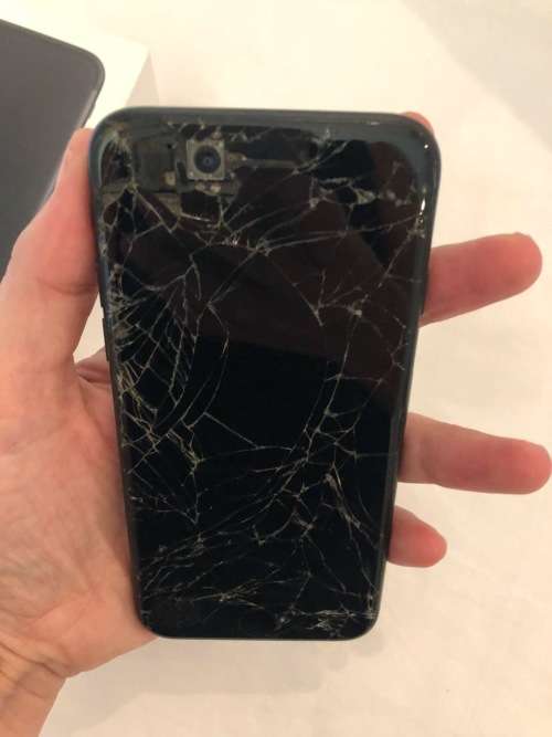 Apple iPhone 7 (128GB) *Broken Screen*