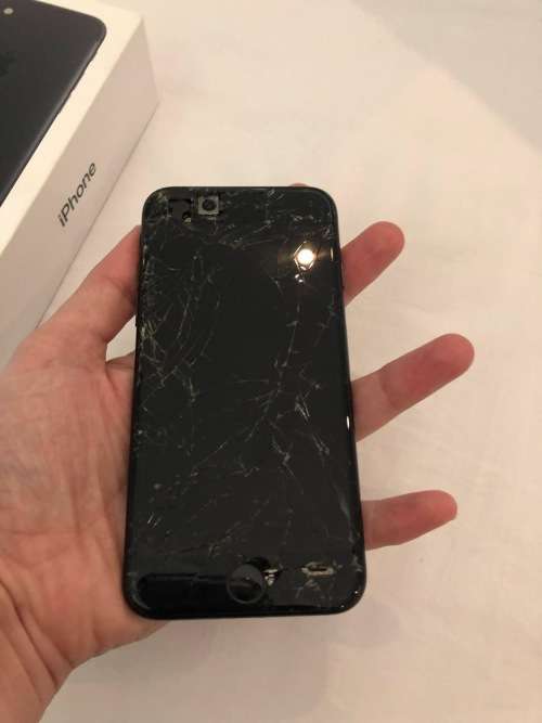 Apple iPhone 7 (128GB) *Broken Screen*