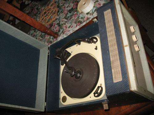 ANTIQUE RECORD PLAYER