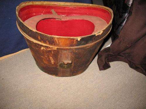 ANTIQUE TOPHAT CASE