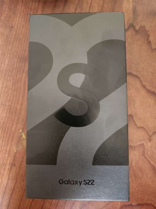 Samsung Galaxy S22, Black - 256GB, 8GB RAM - plus extras