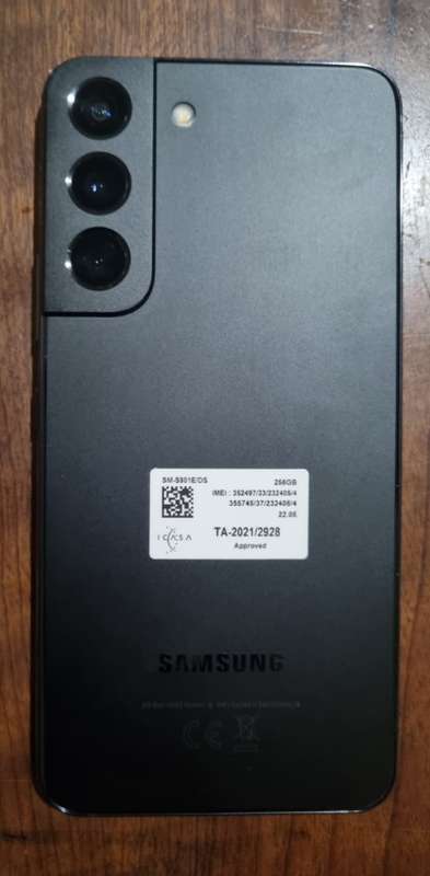 Samsung Galaxy S22, Black - 256GB, 8GB RAM - plus extras