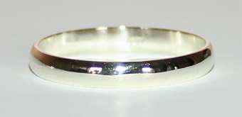 9k / 9ct white gold Wedding Band / Ring, 3.2mm wide, half round, size T. Ready for you. Last one!