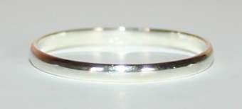 9k / 9ct white gold Wedding Band / Ring, 2mm wide, size S-. Ready for you. Last one!