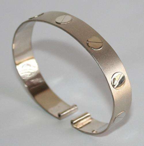 9k / 9ct white gold Designer BANGLE  a refined, unisex STUNNER!