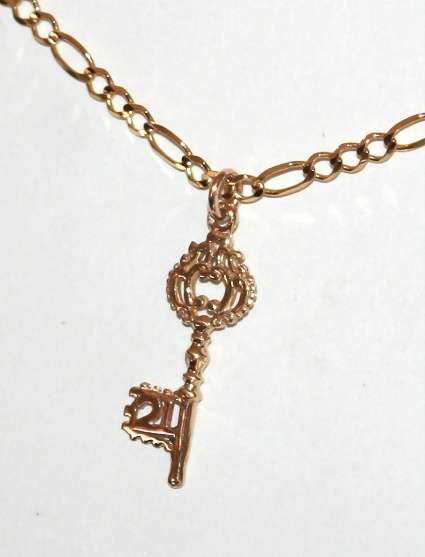 9k / 9ct gold 21st key Pendant / Charm. Ready for you. Last one!