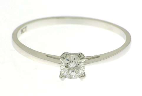 9k / 9ct white gold Solitaire Ring: simulated diamond. Last one!