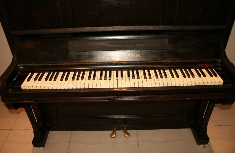Antique upright piano by C. J. Quandt, Berlin =a STEAL!