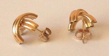 REDUCED MADLY - 9k / 9ct gold double crossover stud EARRINGS. Ready for you. Last pair!