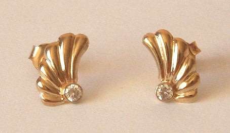 9k / 9ct gold swirl stud EARRINGS: simulated diamonds. Ready for you. Last pair!
