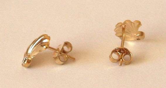 9k / 9ct gold swirl stud EARRINGS: simulated diamonds. Ready for you. Last pair!