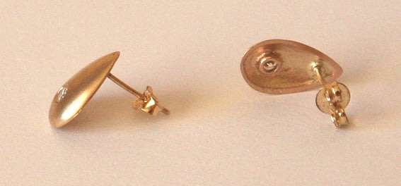 REDUCED MADLY - 10k / 10ct gold teardrop stud EARRINGS: simulated diamonds. Ready for you. Last pair