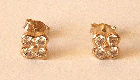REDUCED MADLY - 9k / 9ct gold 4 leaf clover stud EARRINGS: simulated diamonds. In stock. Last pair