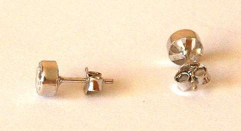 9k / 9ct white gold tube stud EARRINGS: 5mm simulated diamonds. Ready for you. Last pair!
