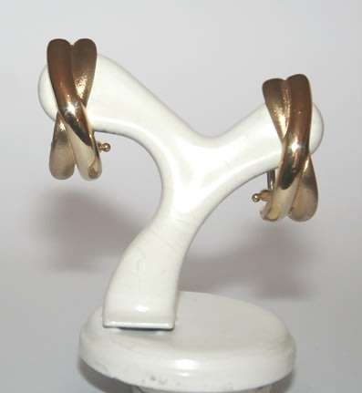 9k / 9ct gold criss cross clip EARRINGS. Ready for you. Last pair!