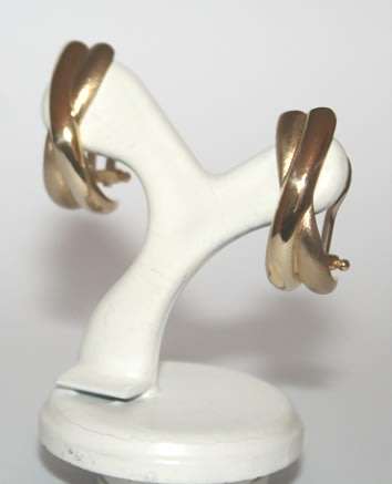 9k / 9ct gold criss cross clip EARRINGS. Ready for you. Last pair!