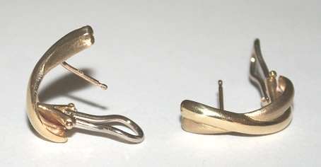 9k / 9ct gold criss cross clip EARRINGS. Ready for you. Last pair!